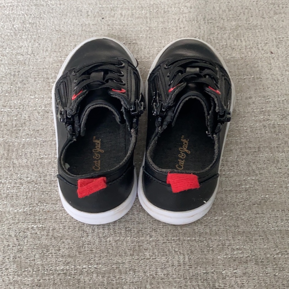 Cat & Jack boys black sneaker Size 6 - Picture 4 of 11